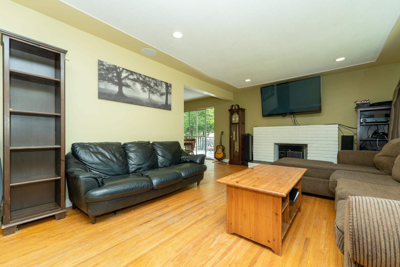 Listing Image 4