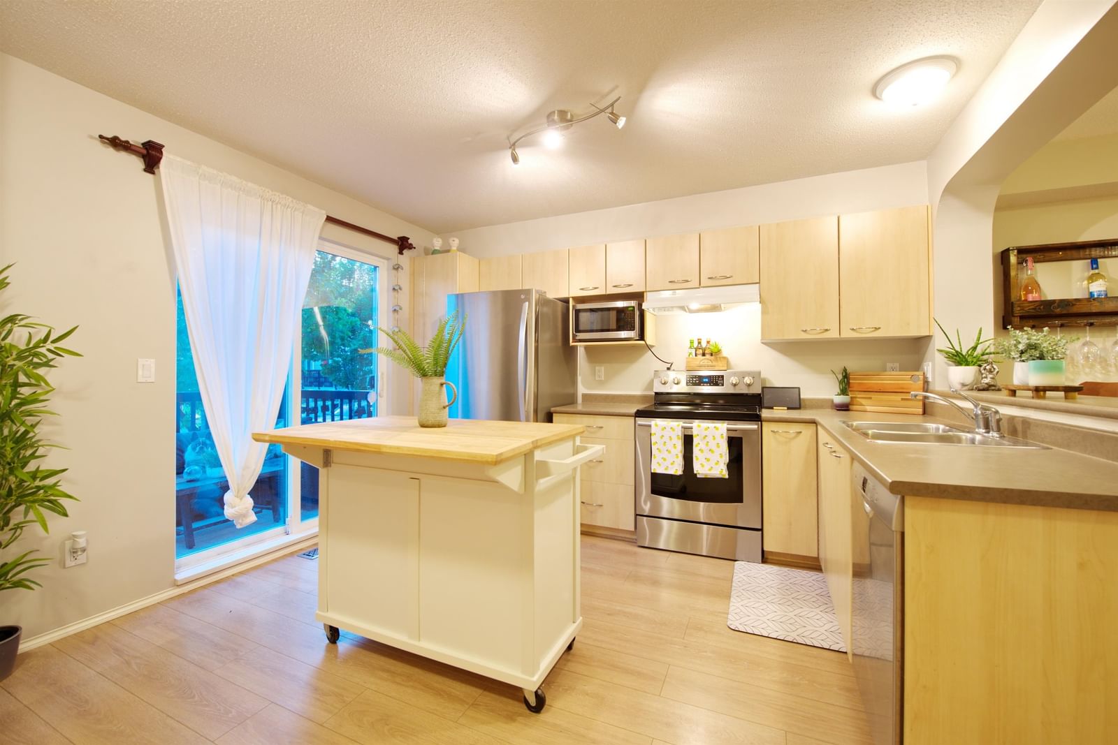 Listing Image 11