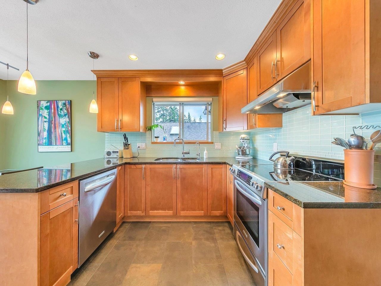 Listing Image 11