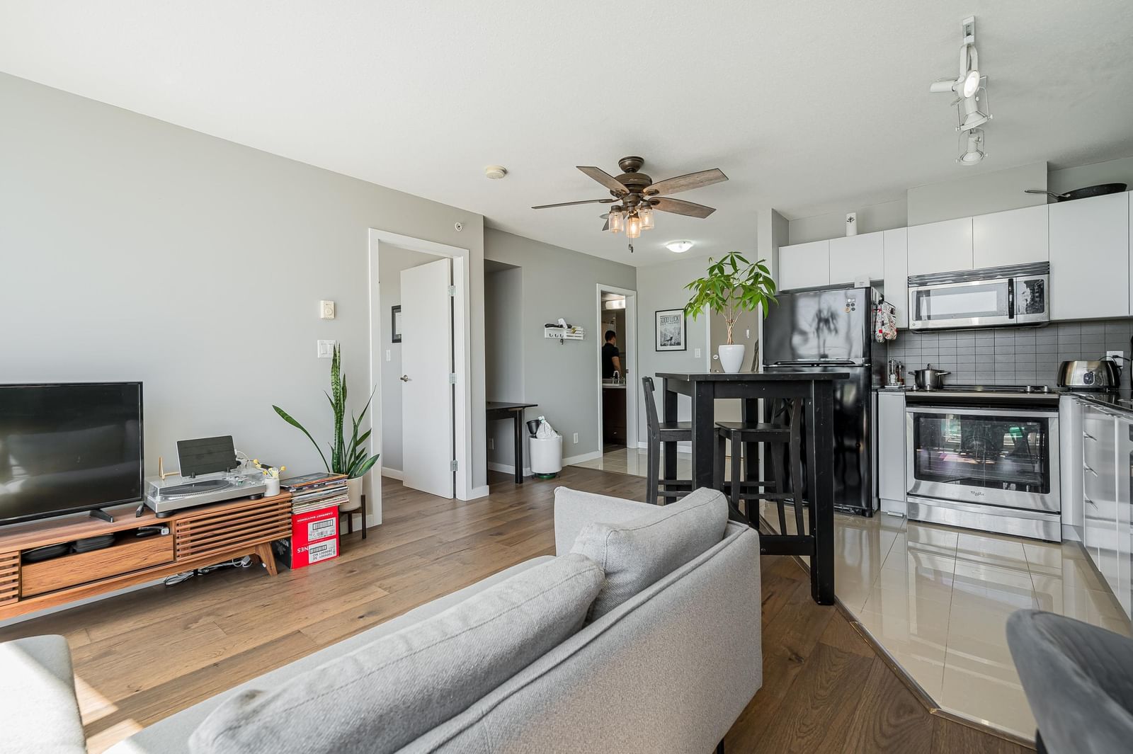 Listing Image 12