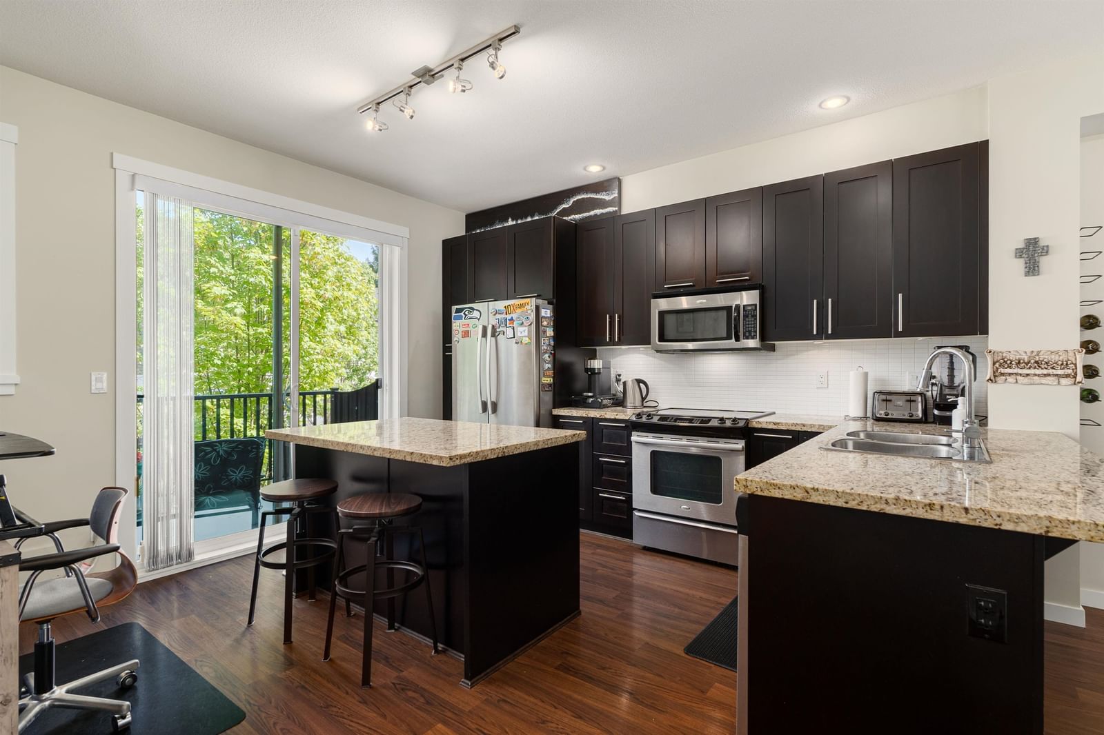 Listing Image 11