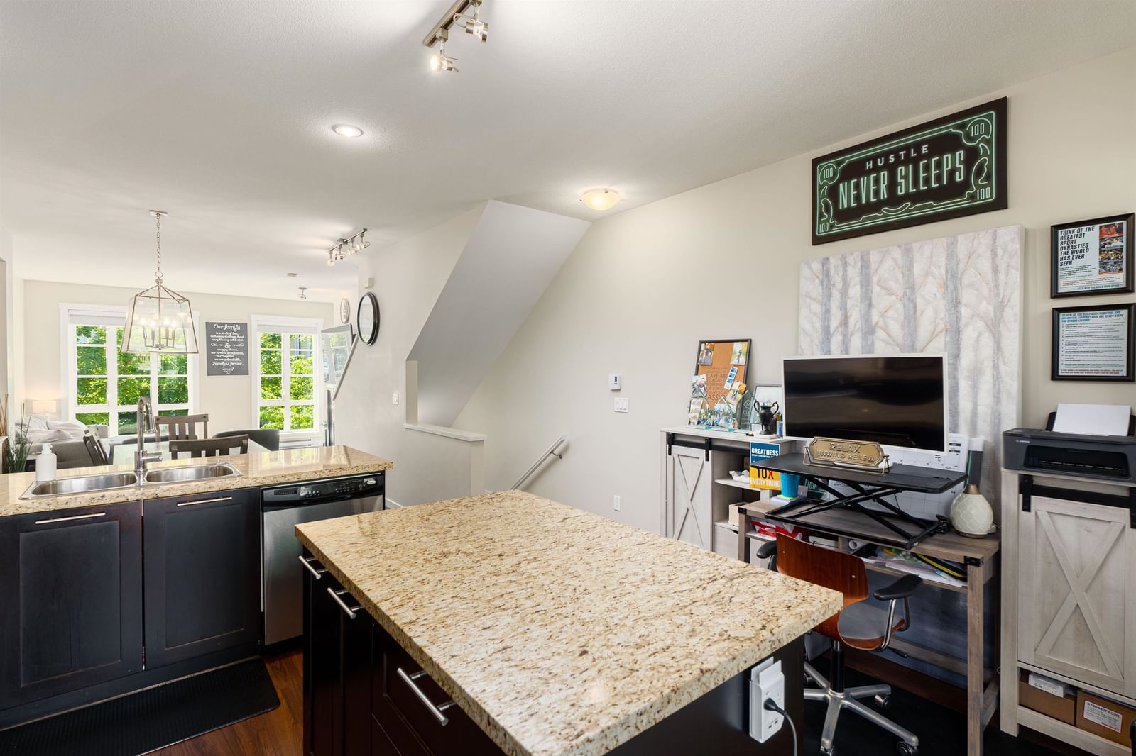 Listing Image 9