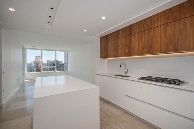 1003 - 885 Cambie Street