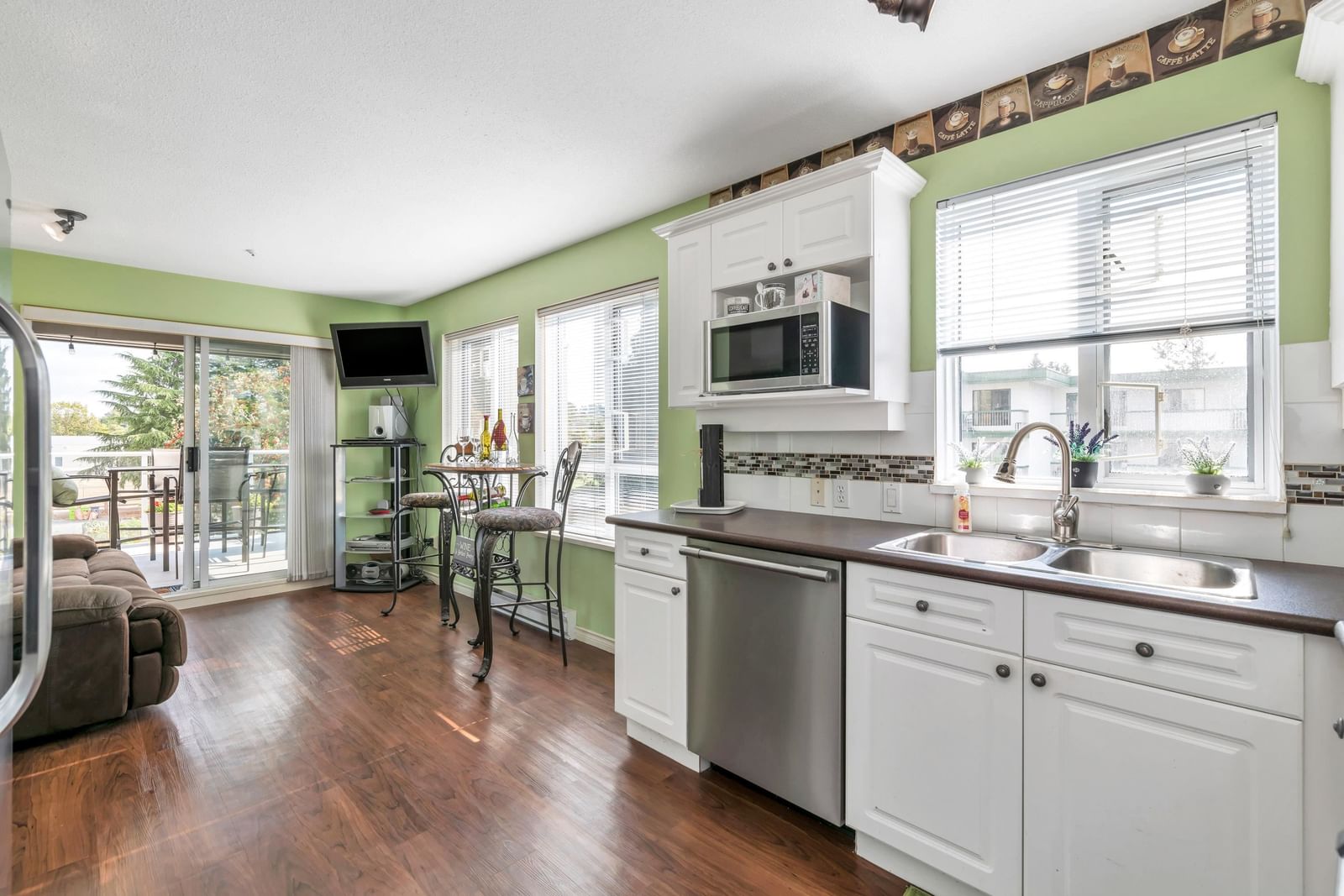 Listing Image 12