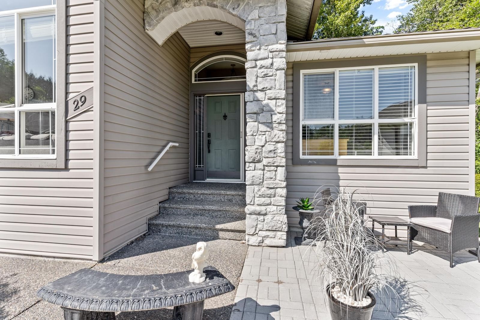 Listing Image 4