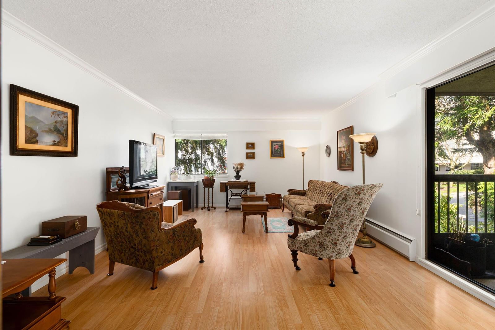 Listing Image 4