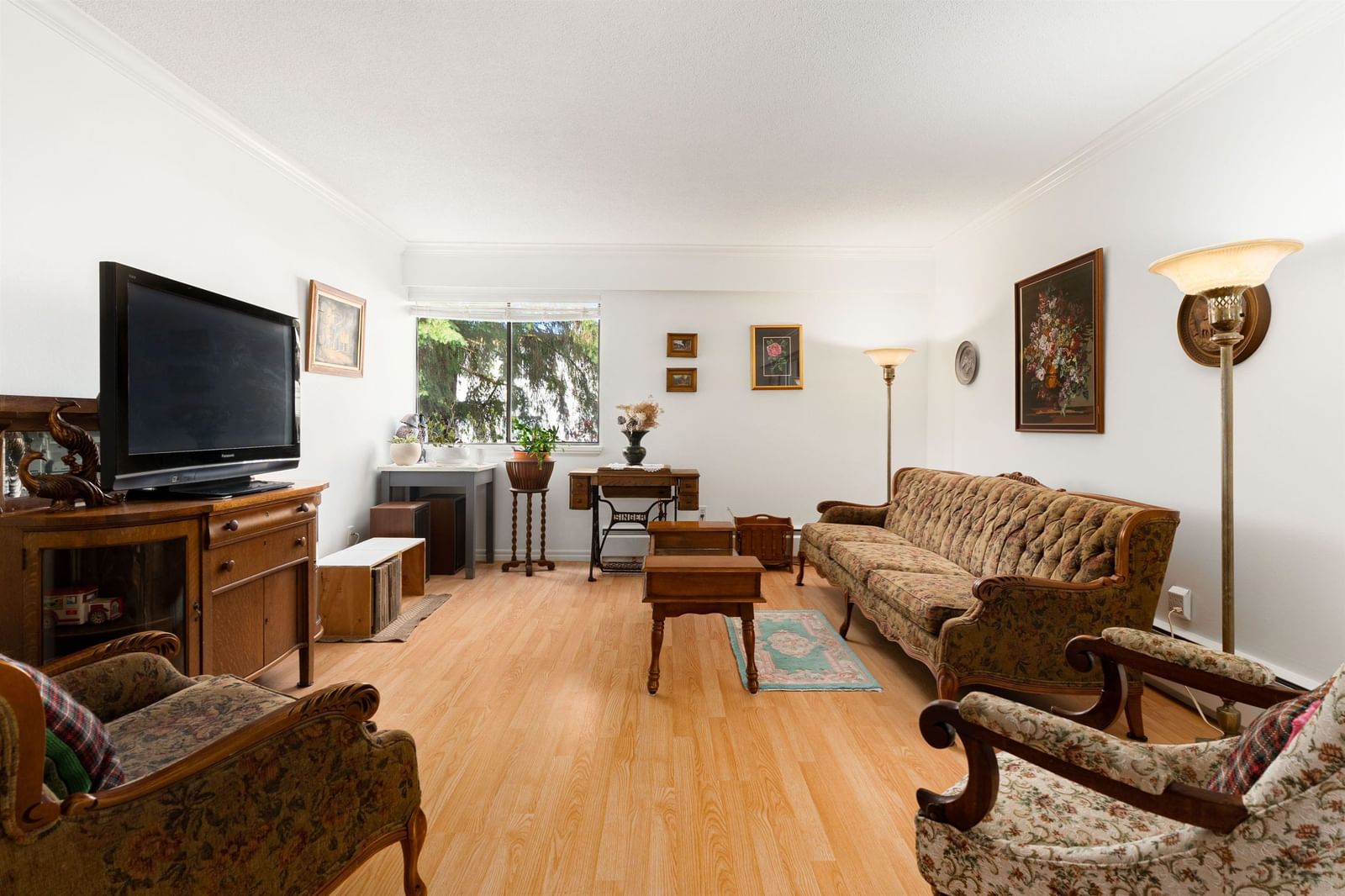 Listing Image 6