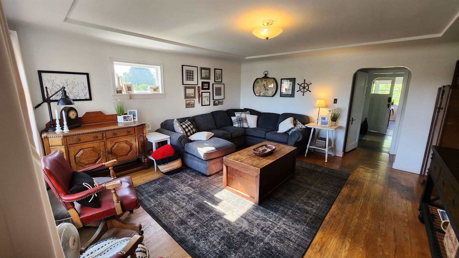 Listing Image 3