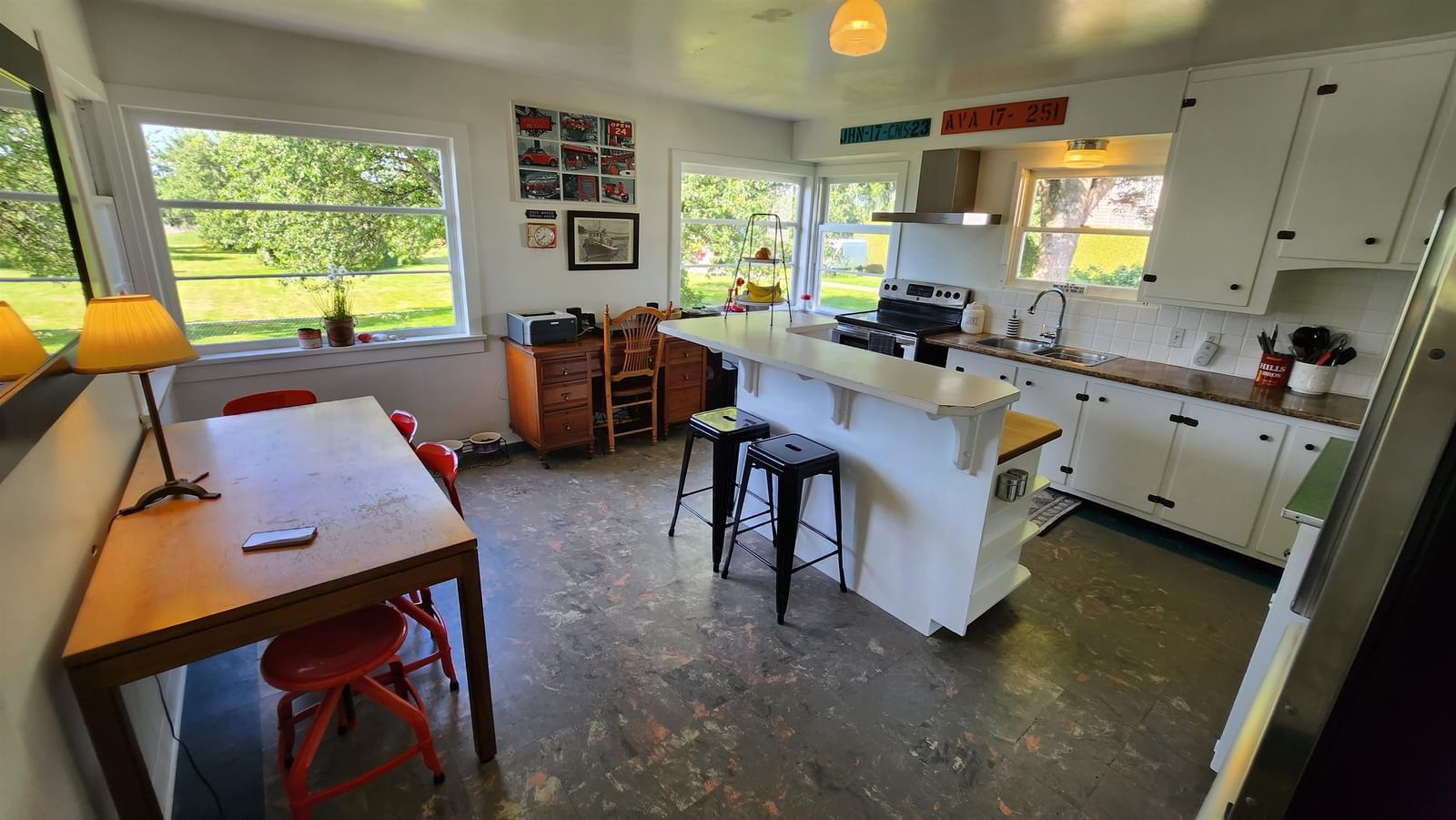 Listing Image 6