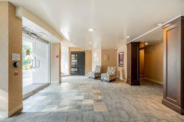 404 - 71 Jamieson Court