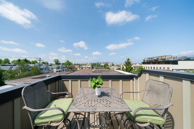 204 - 1676 Pender Street