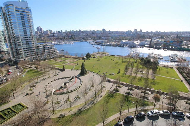 1606 - 583 Beach Crescent
