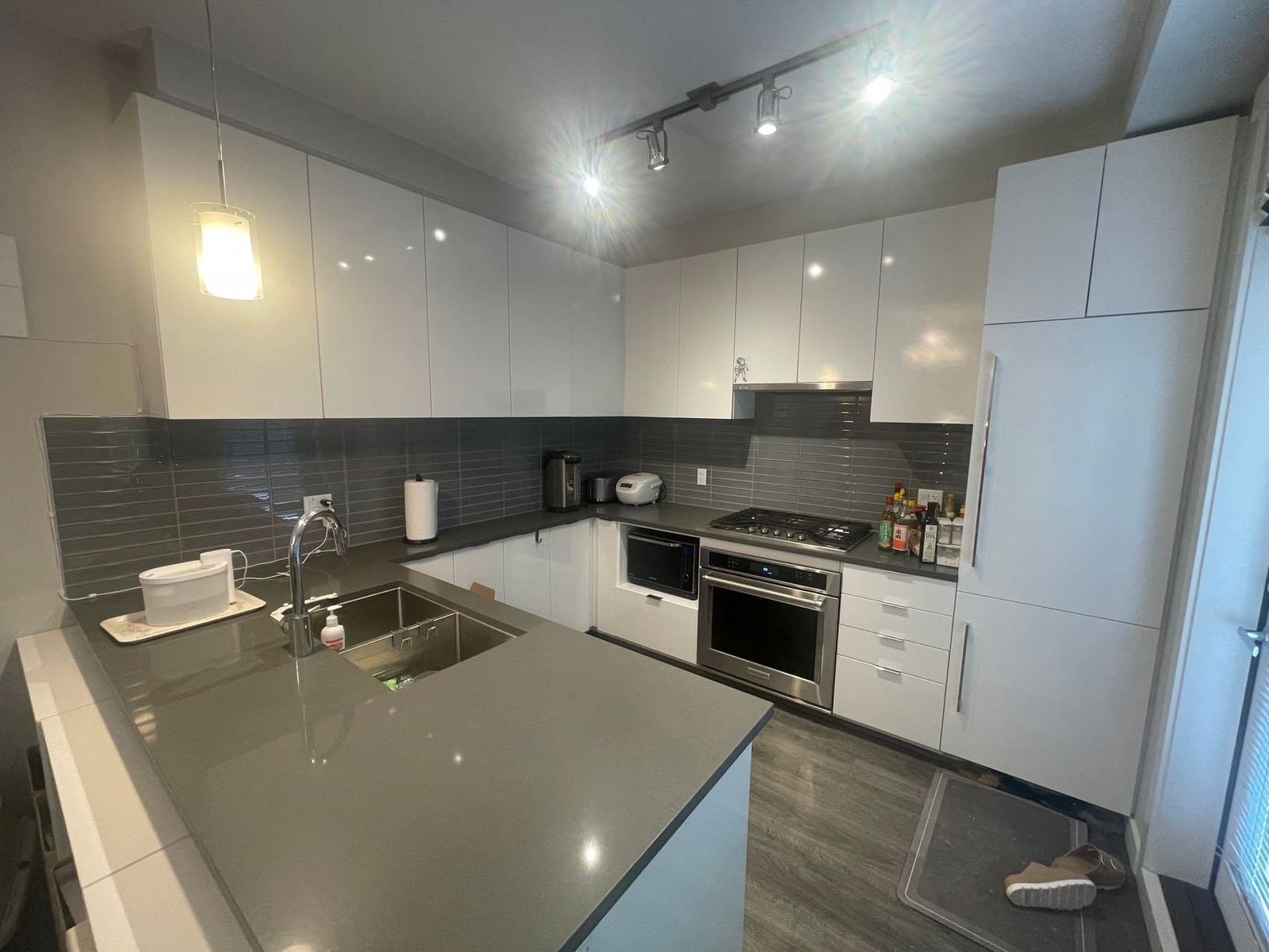 Listing Image 12