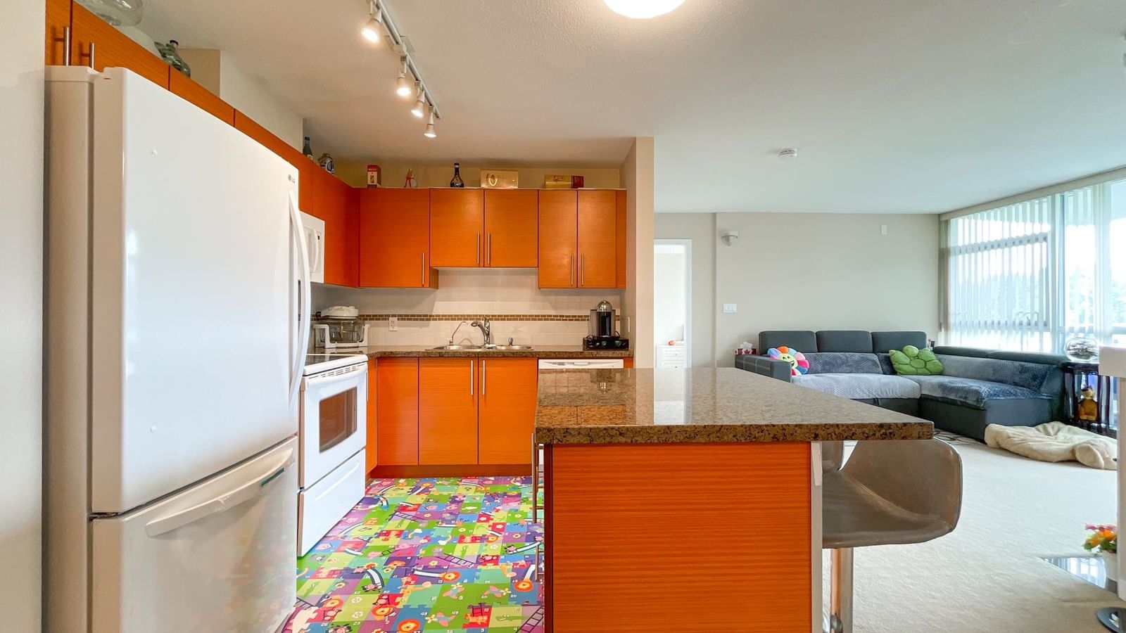 Listing Image 4