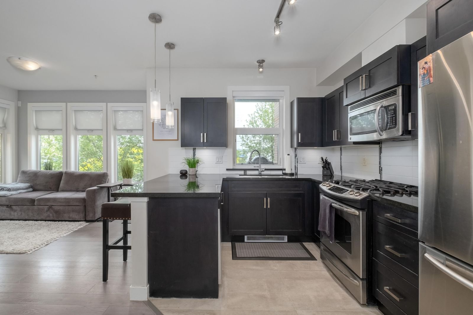 Listing Image 11