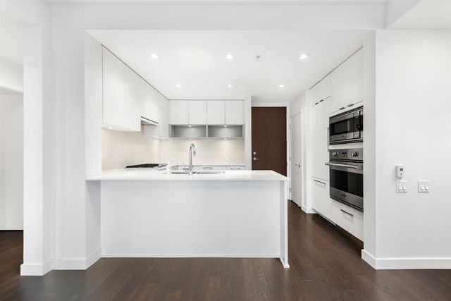 106 - 4867 Cambie Street