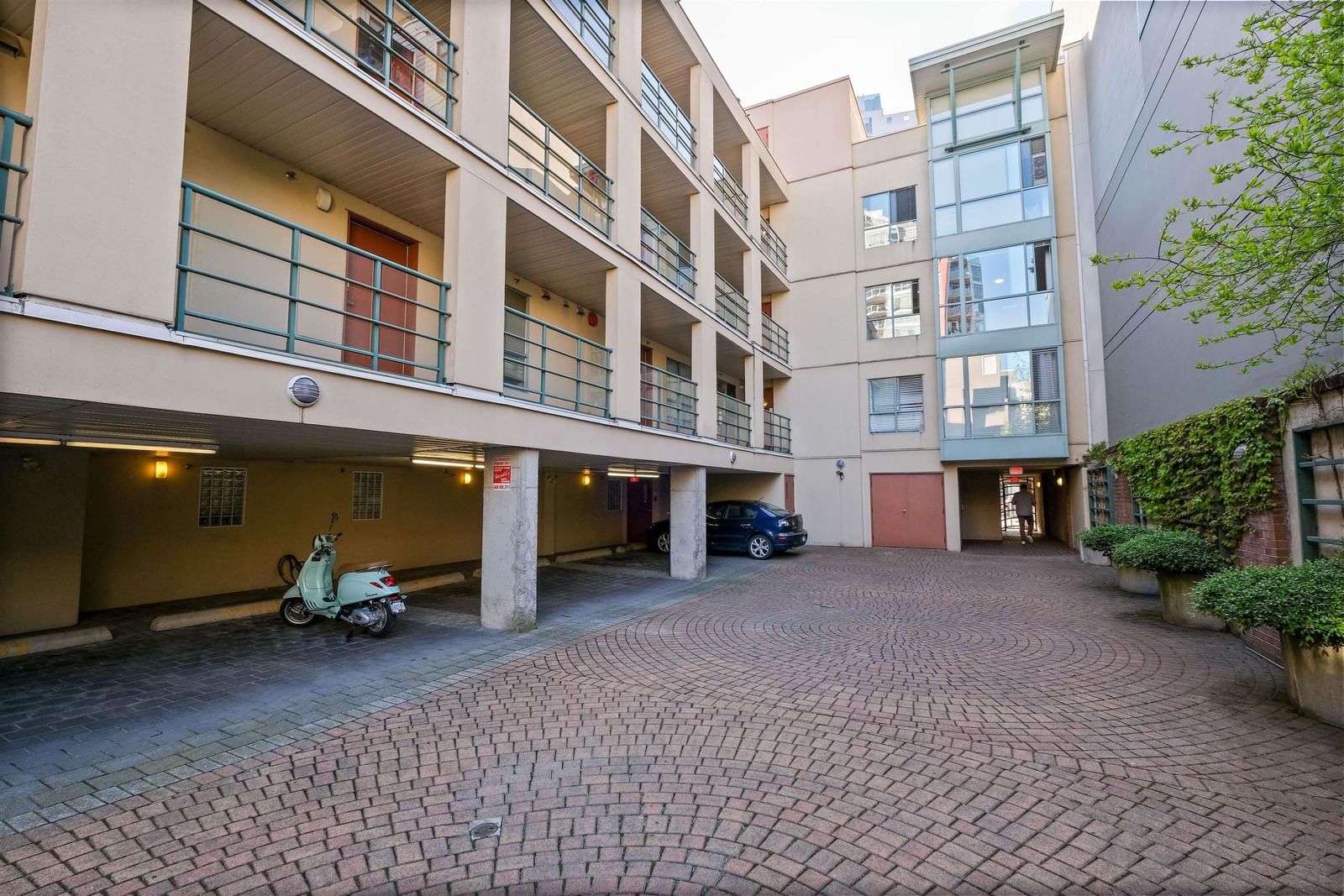 Listing Image 16