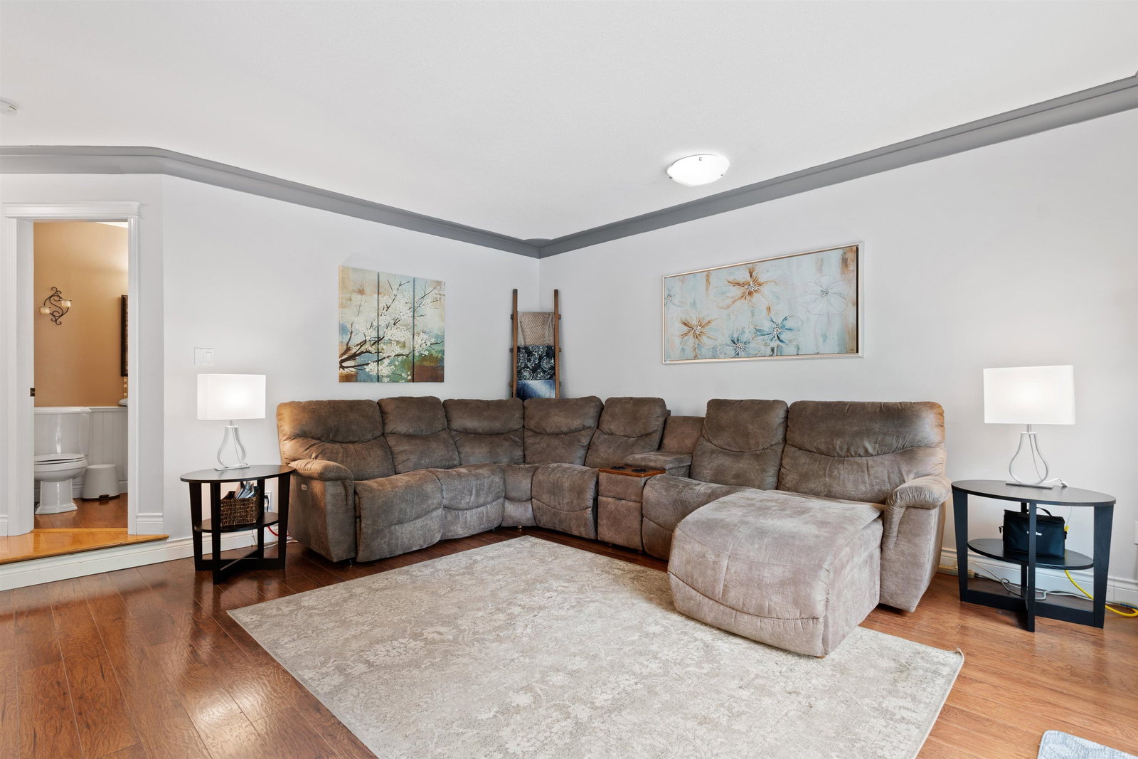 Listing Image 5