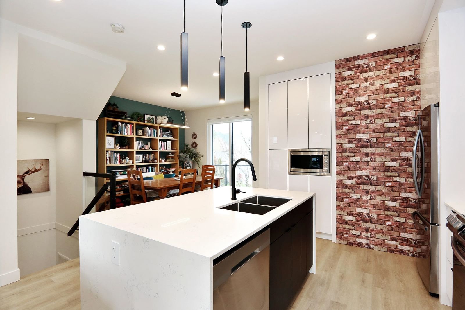 Listing Image 9