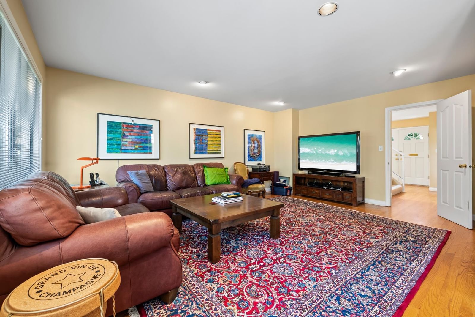 Listing Image 9