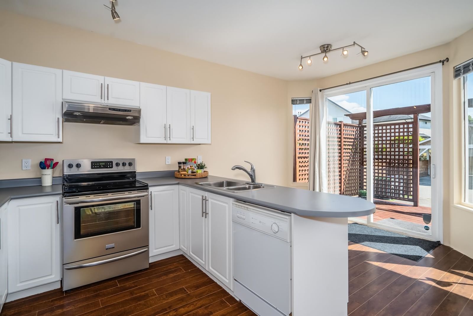 Listing Image 11