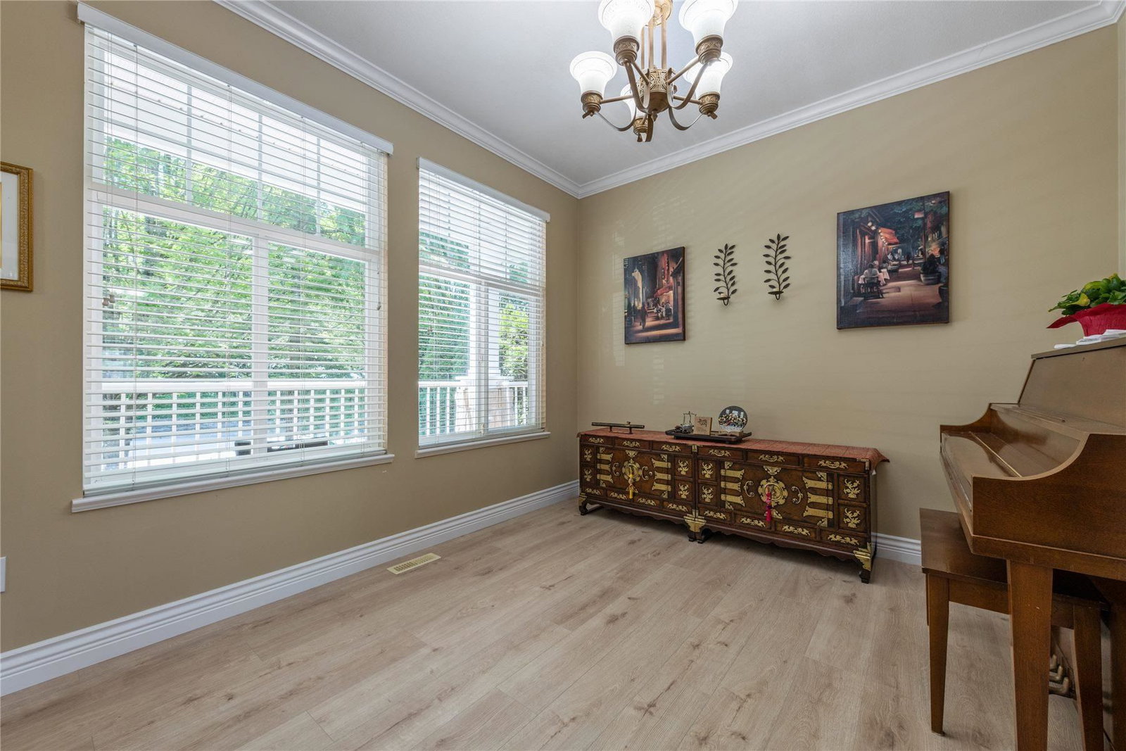 Listing Image 5