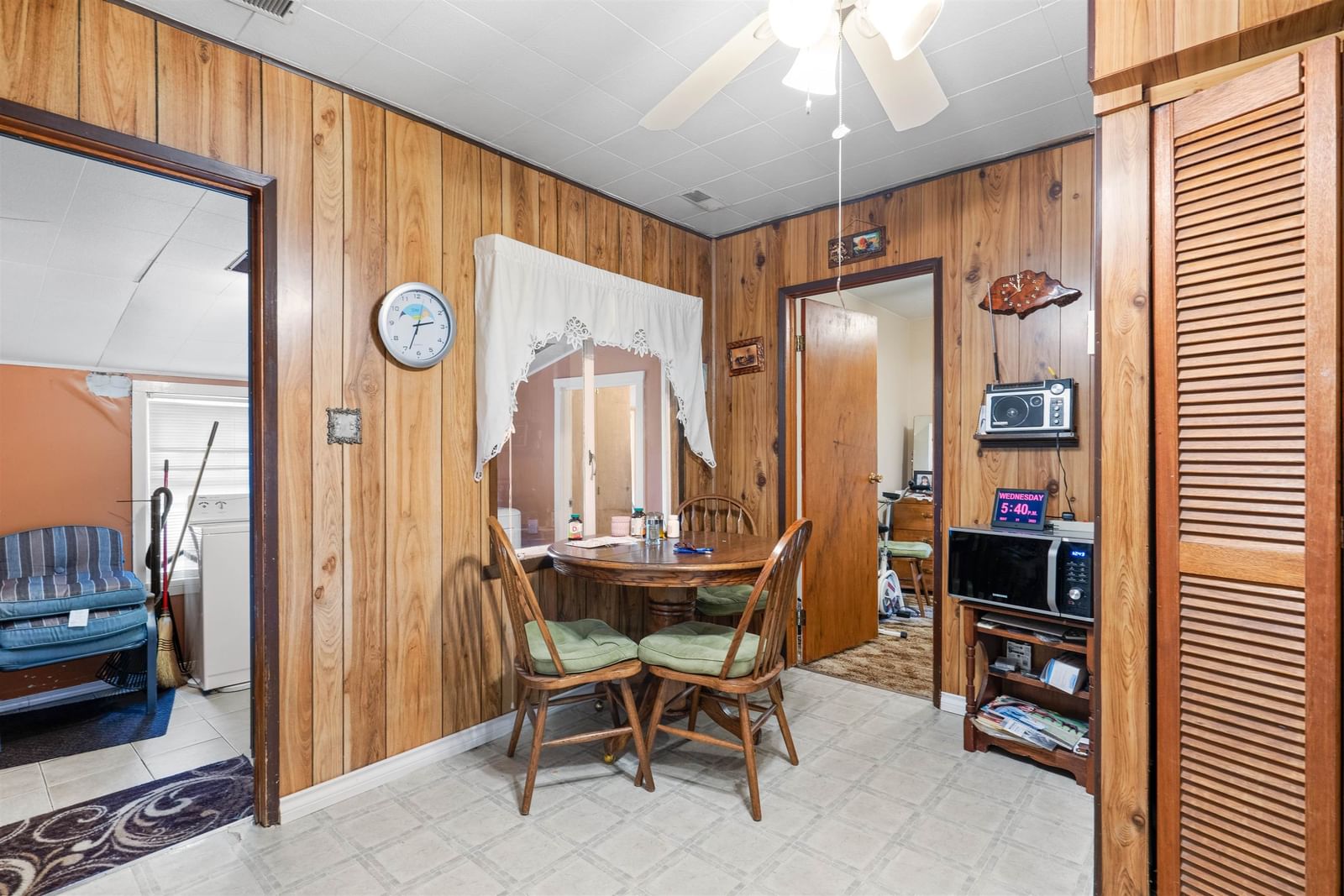 Listing Image 6