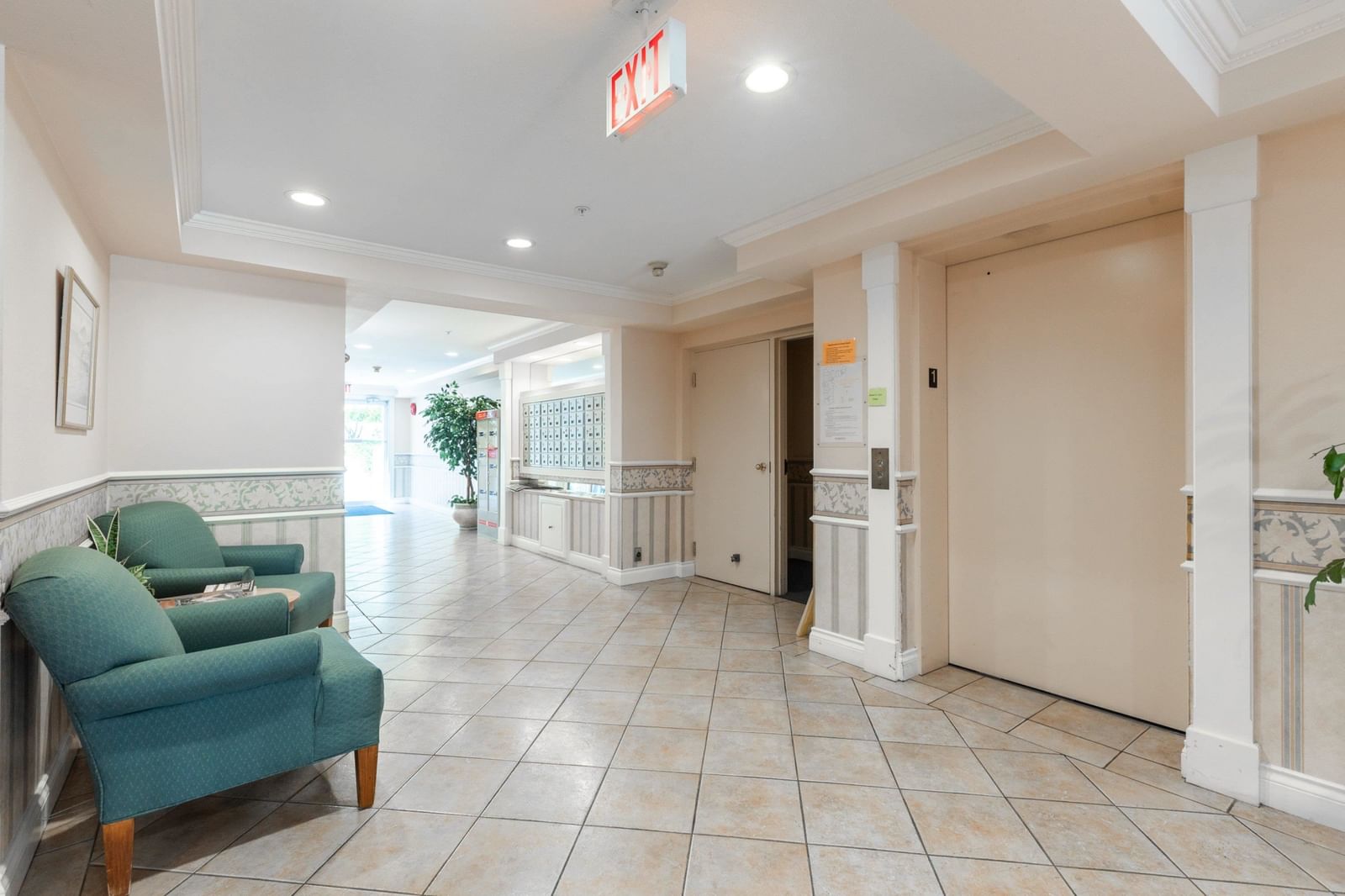 Listing Image 4