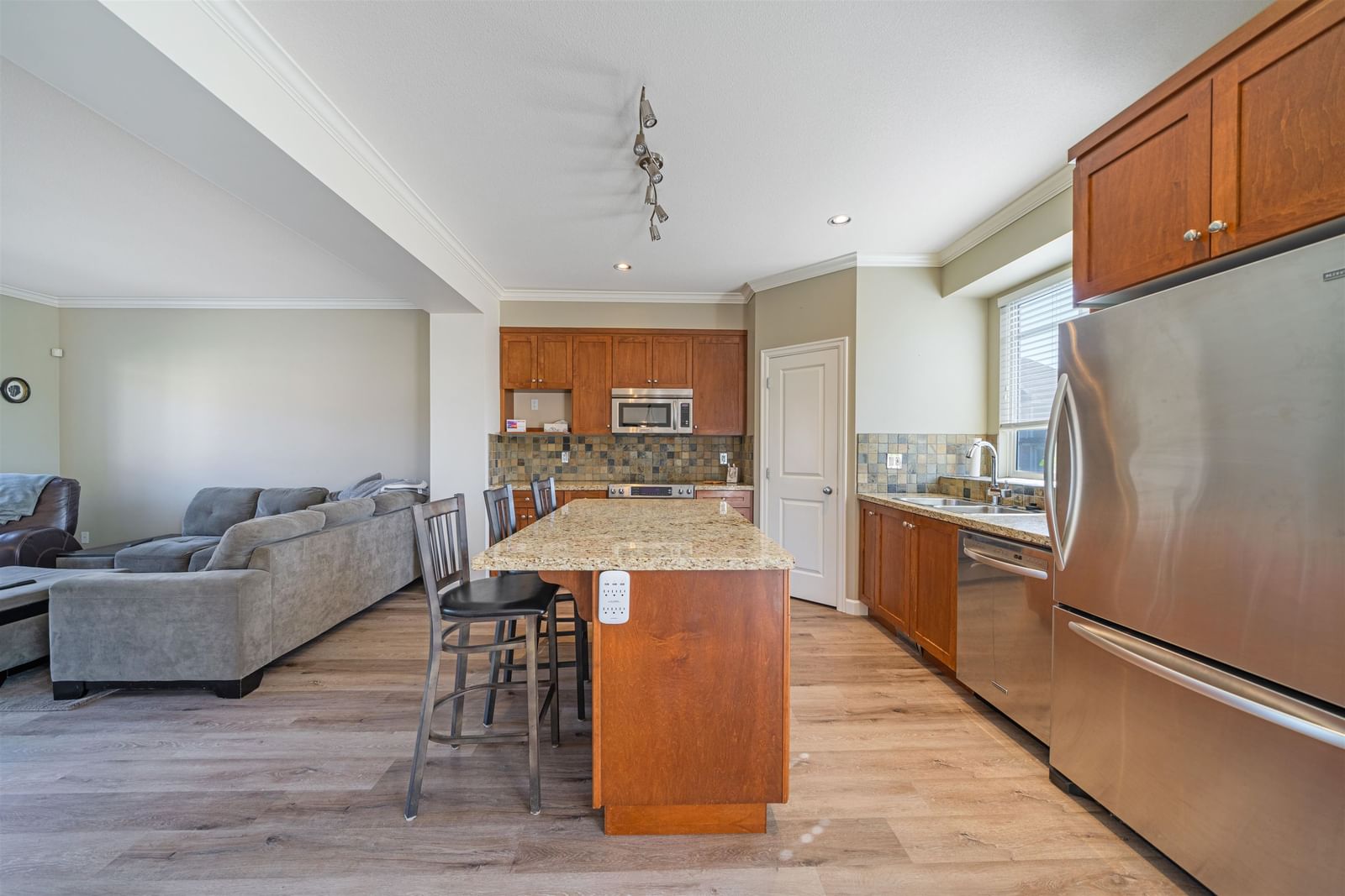 Listing Image 18