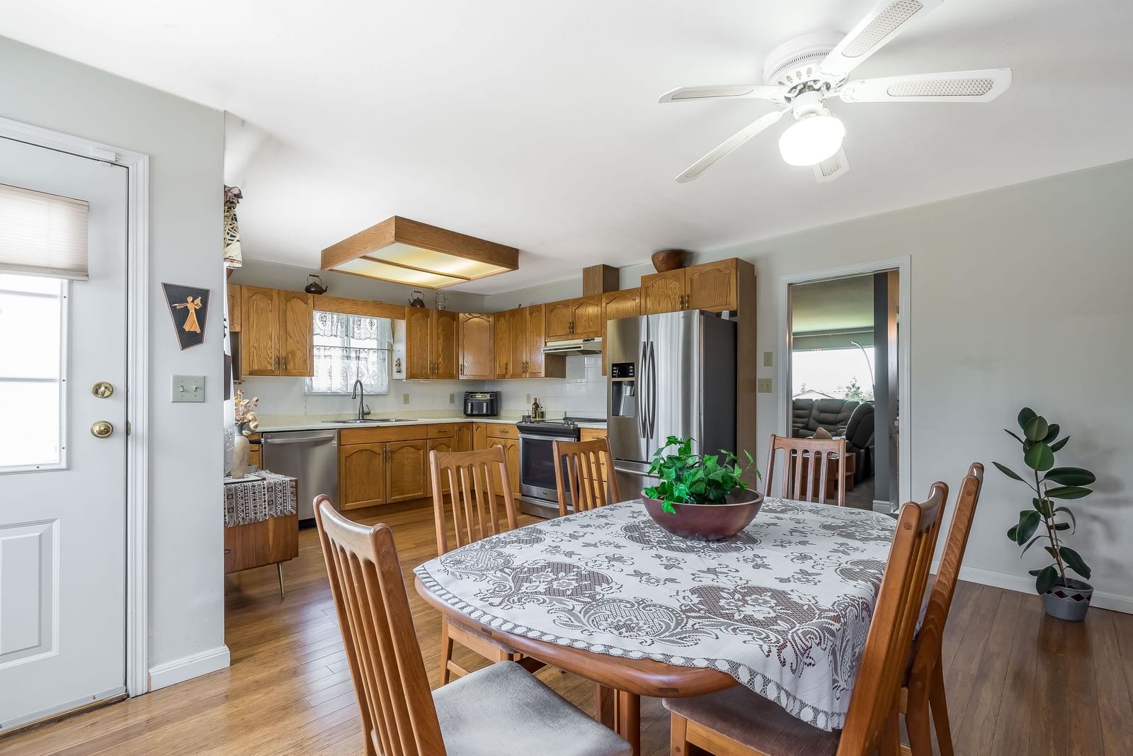 Listing Image 19