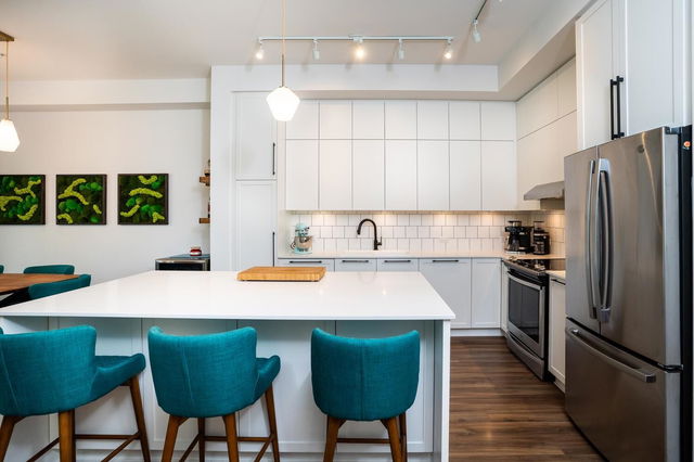 121 - 4638 Orca Way