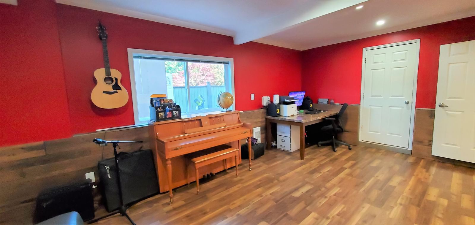 Listing Image 10