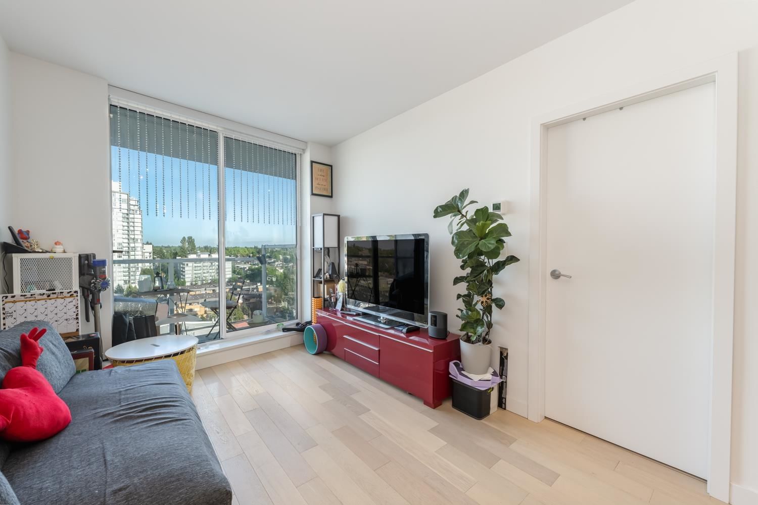 Listing Image 5
