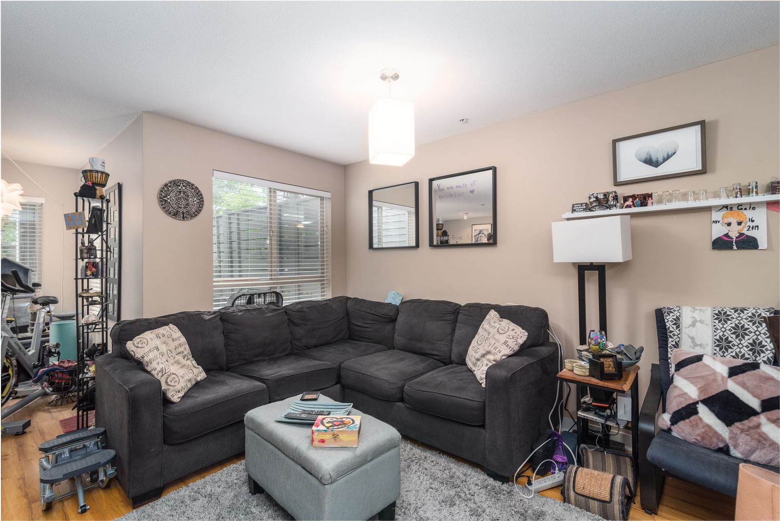 Listing Image 9