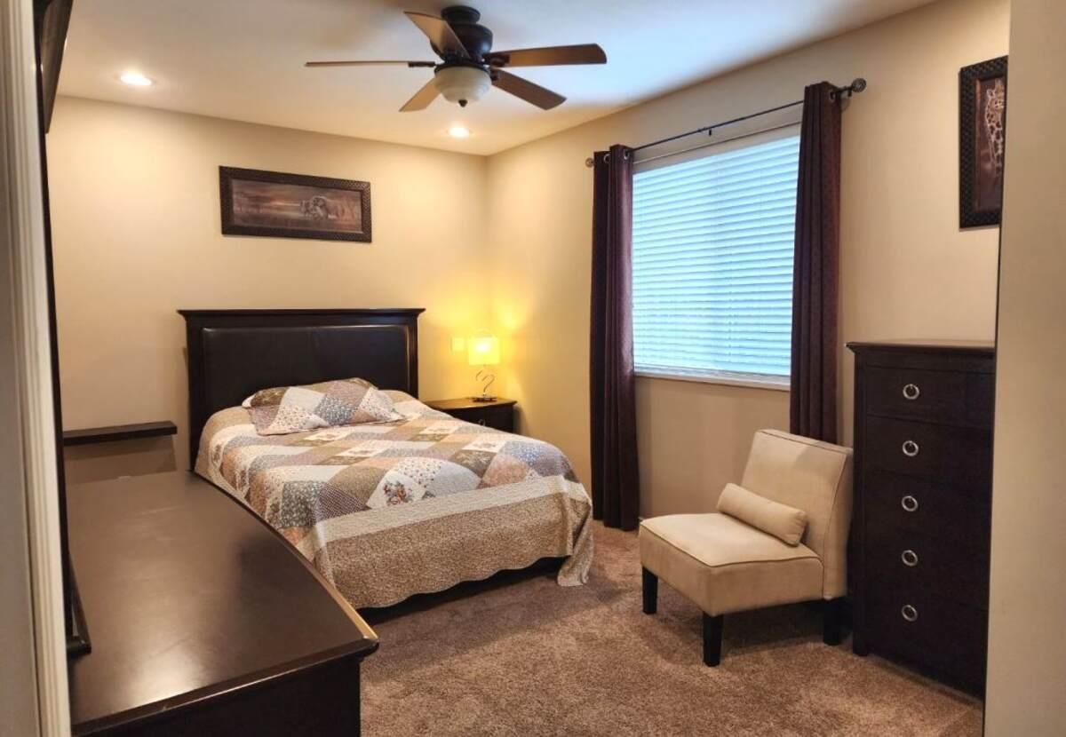 Listing Image 12