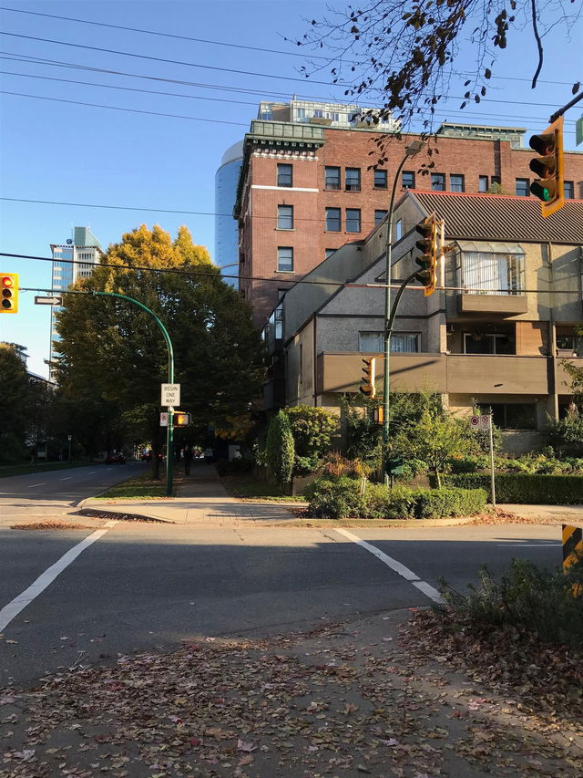 106 - 1070 Nelson Street