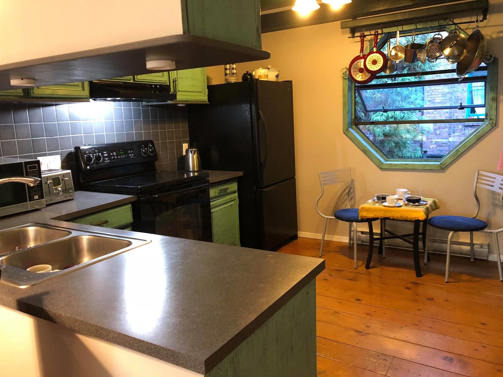 Listing Image 11