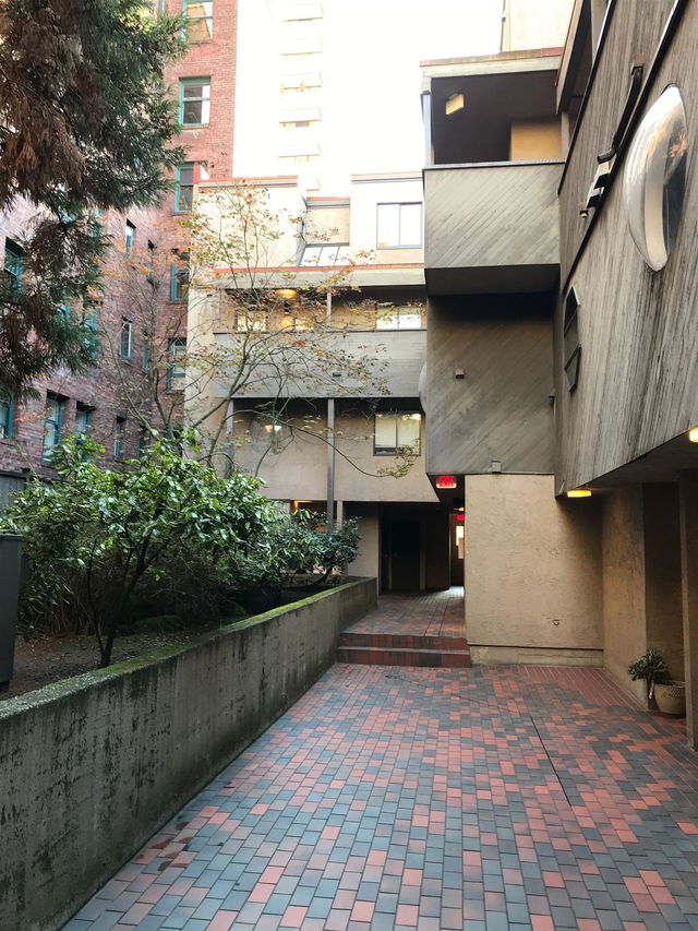 106 - 1070 Nelson Street