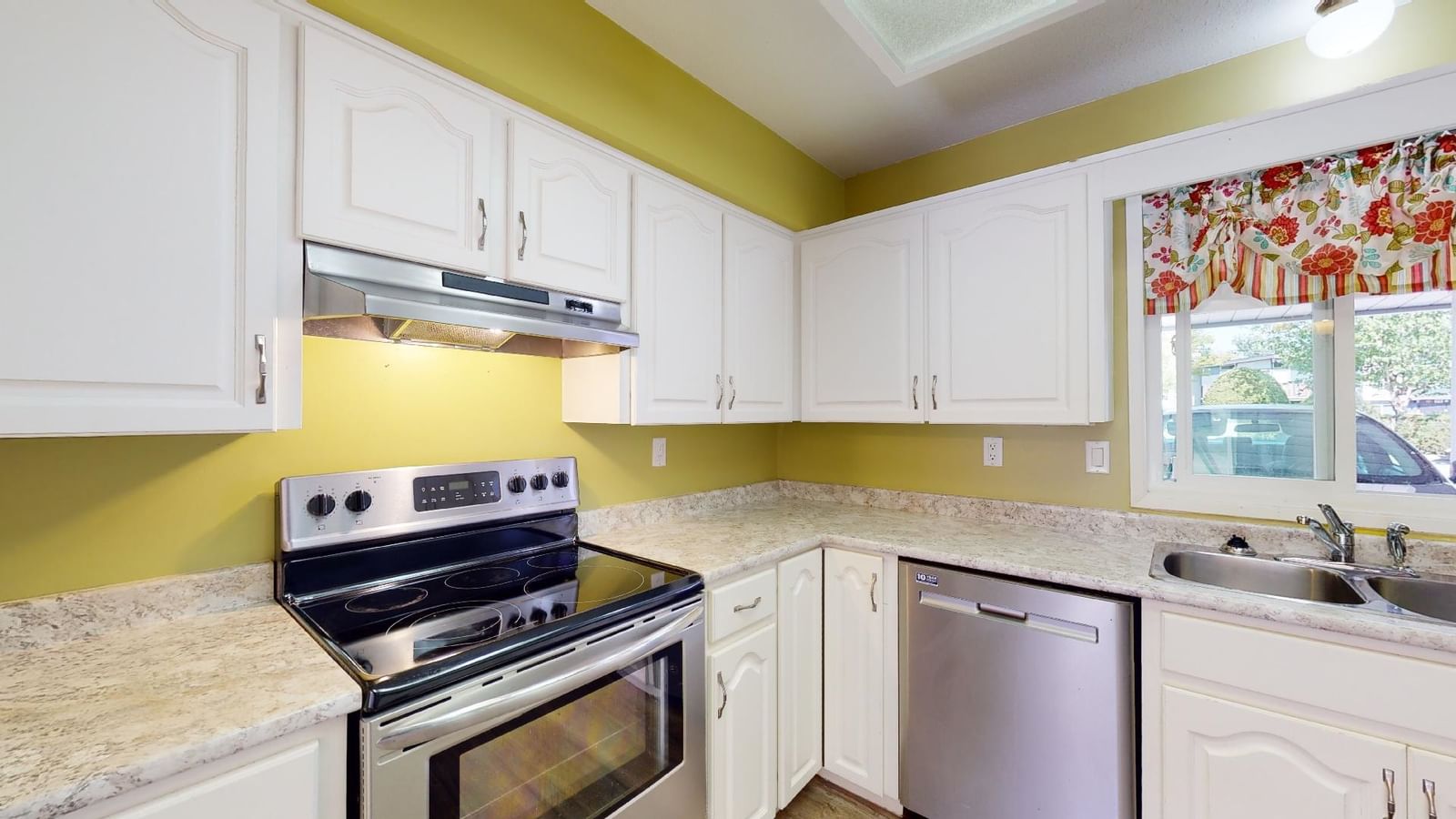 Listing Image 3