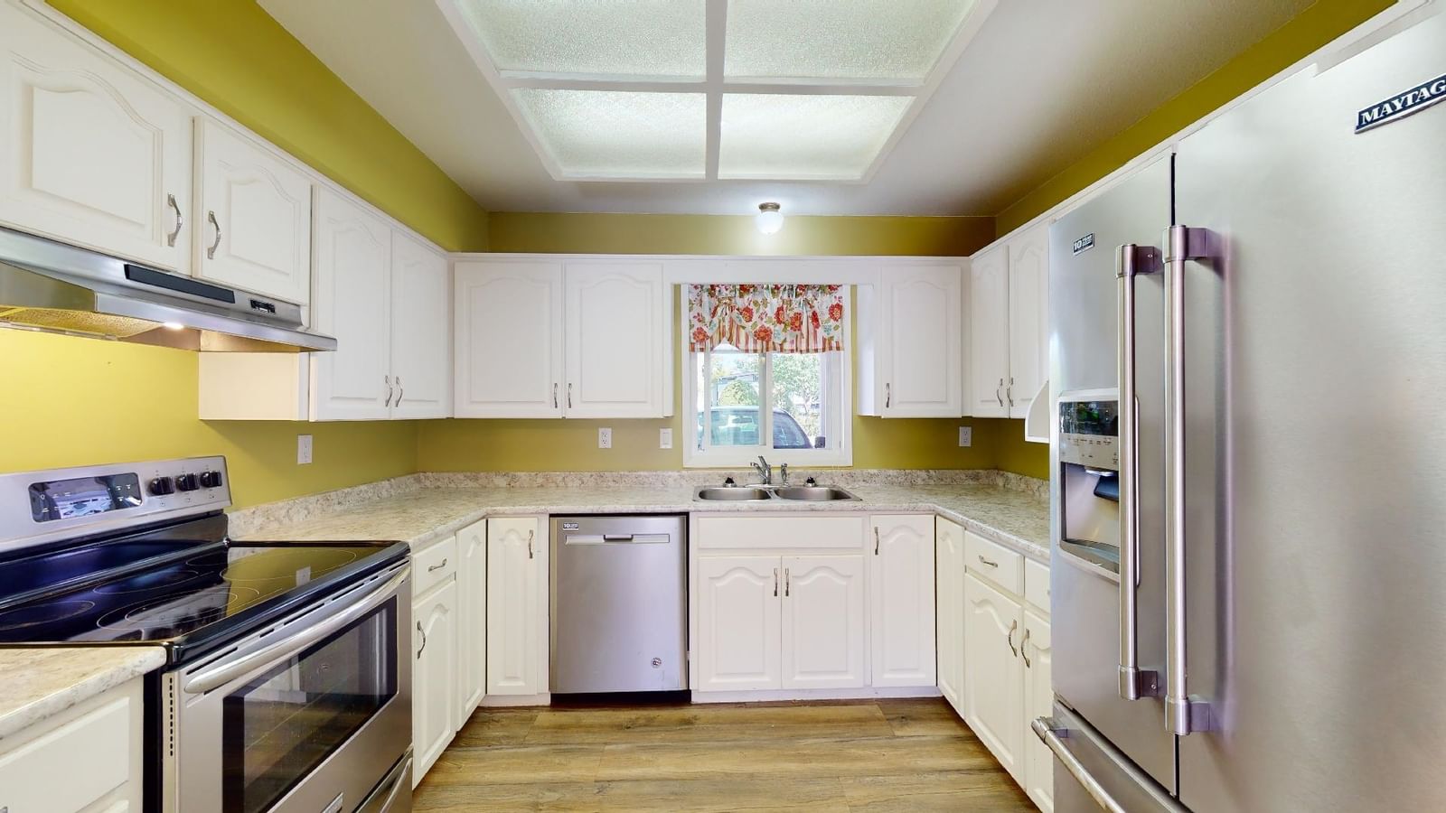 Listing Image 5