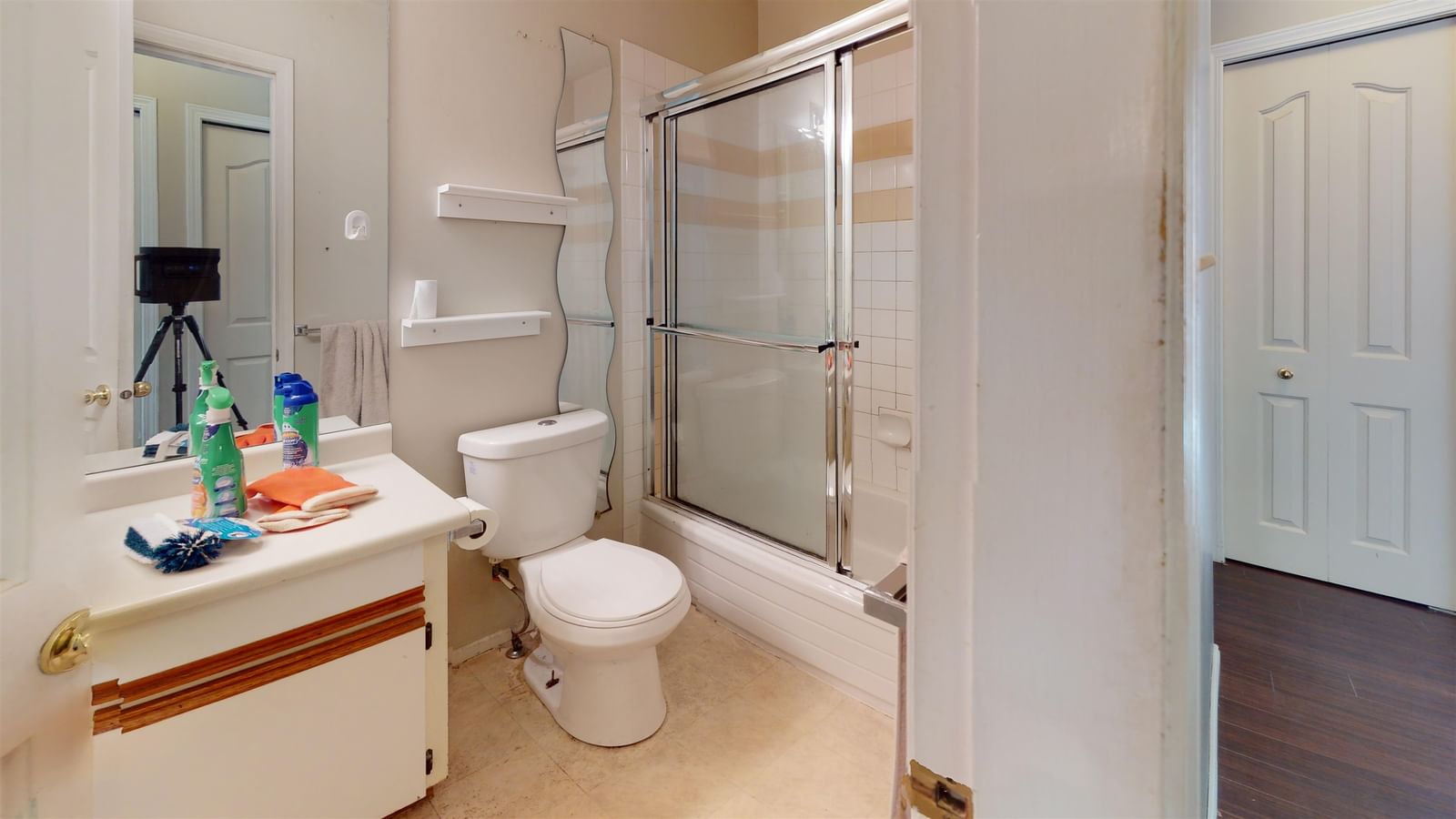 Listing Image 4