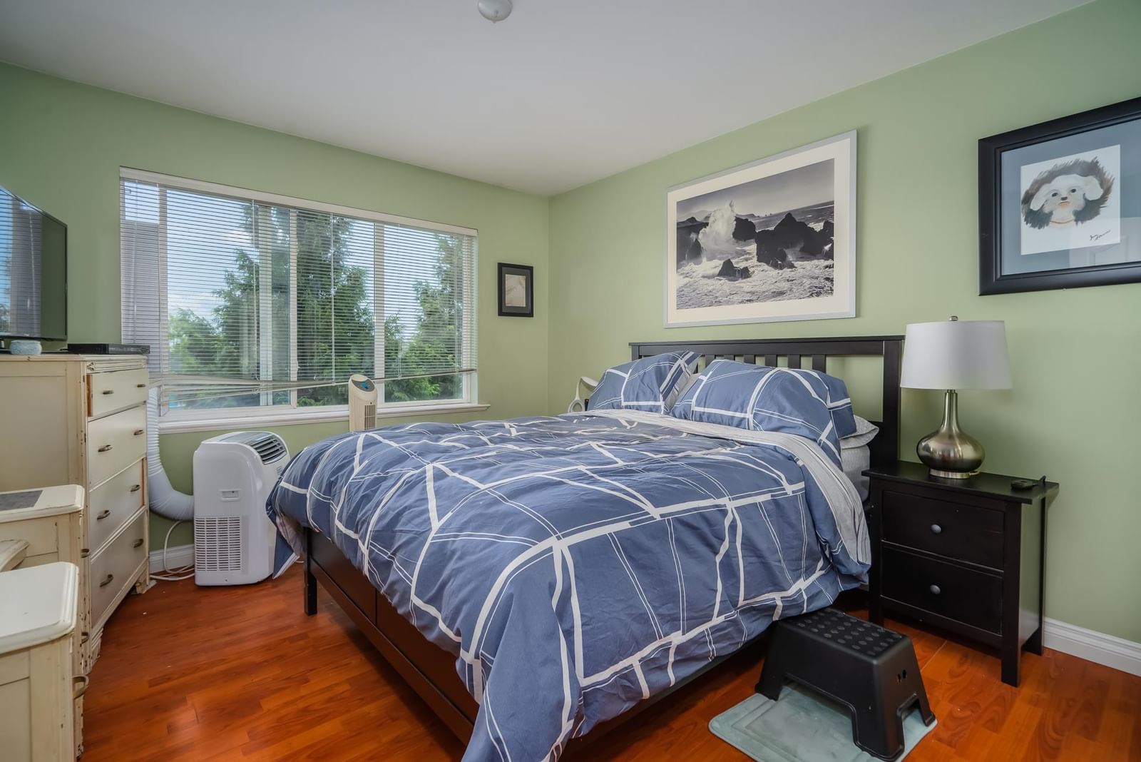 Listing Image 8