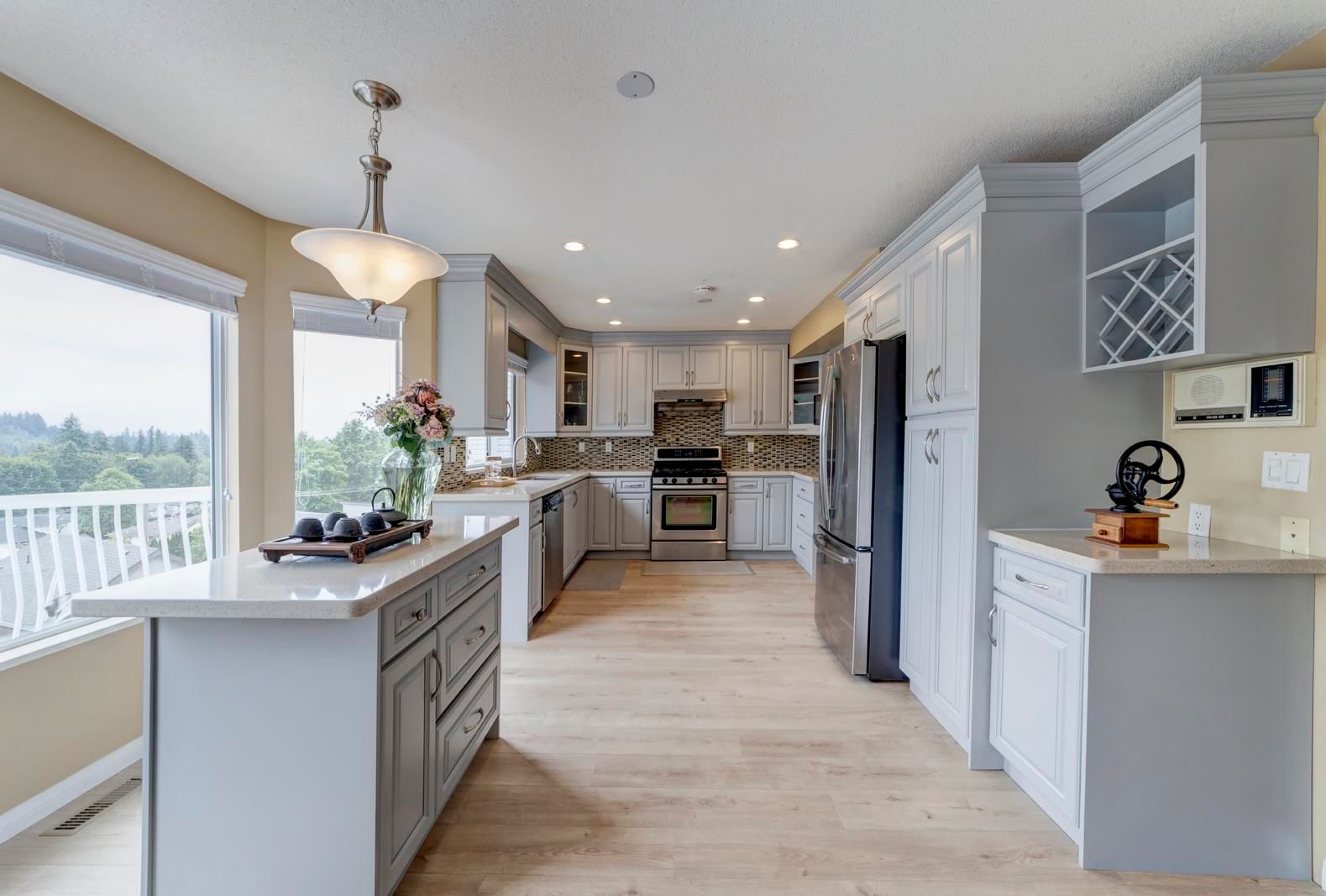 Listing Image 10
