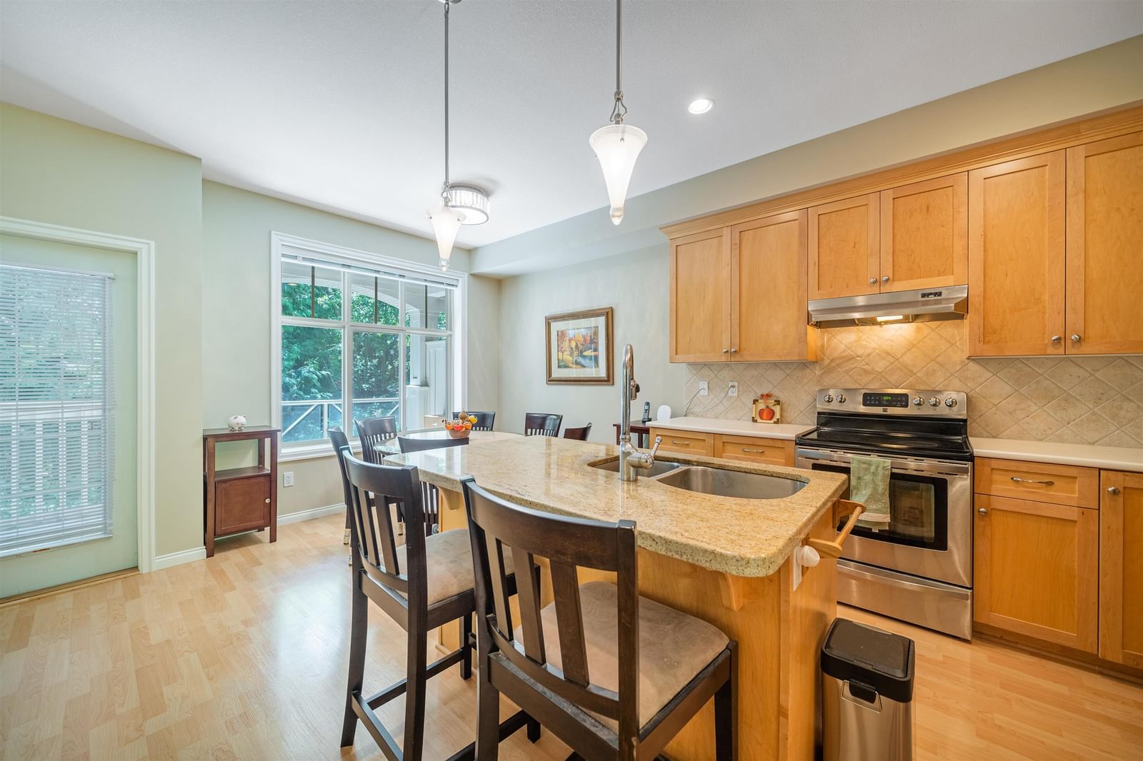 Listing Image 11