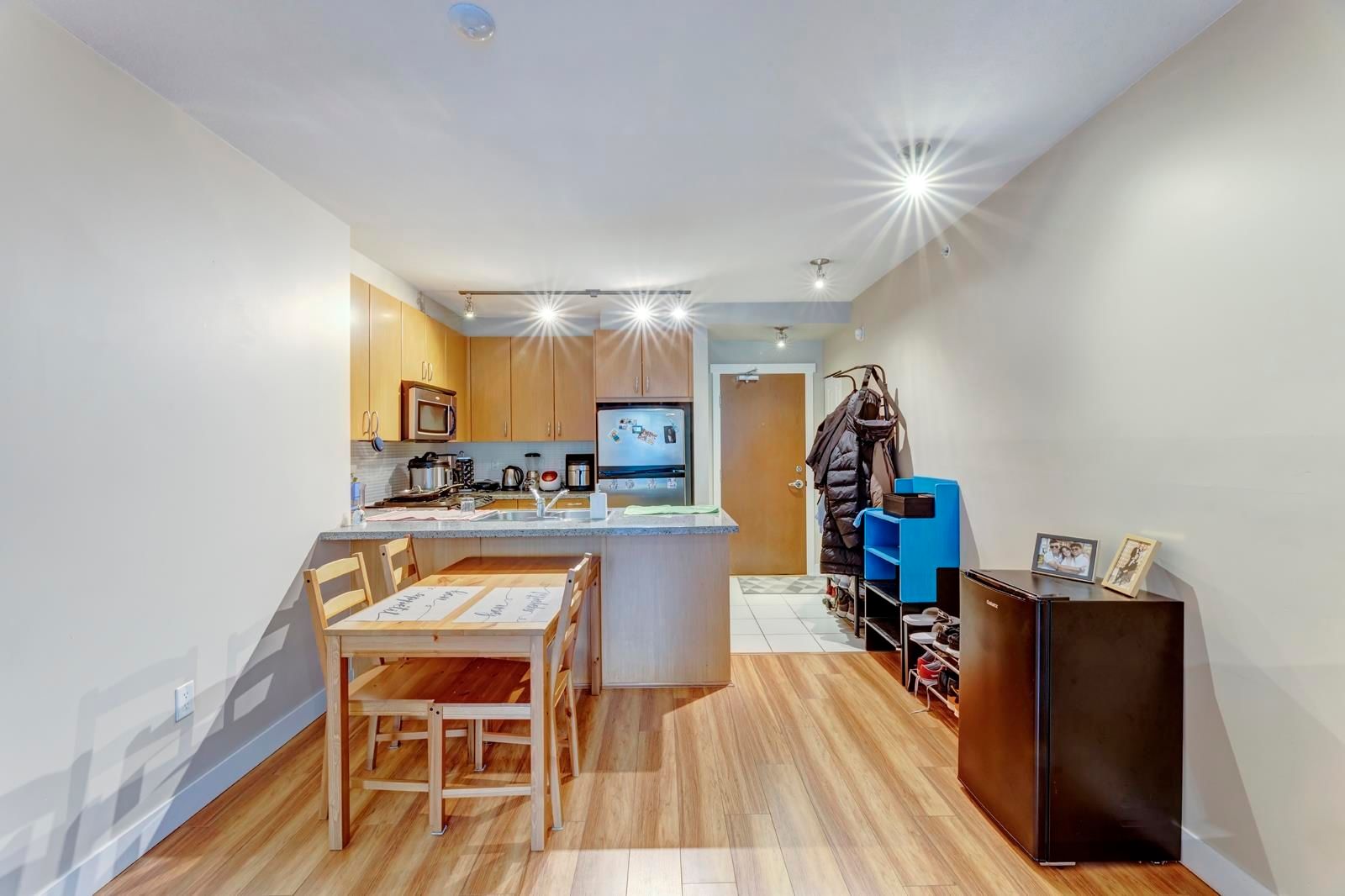 Listing Image 6