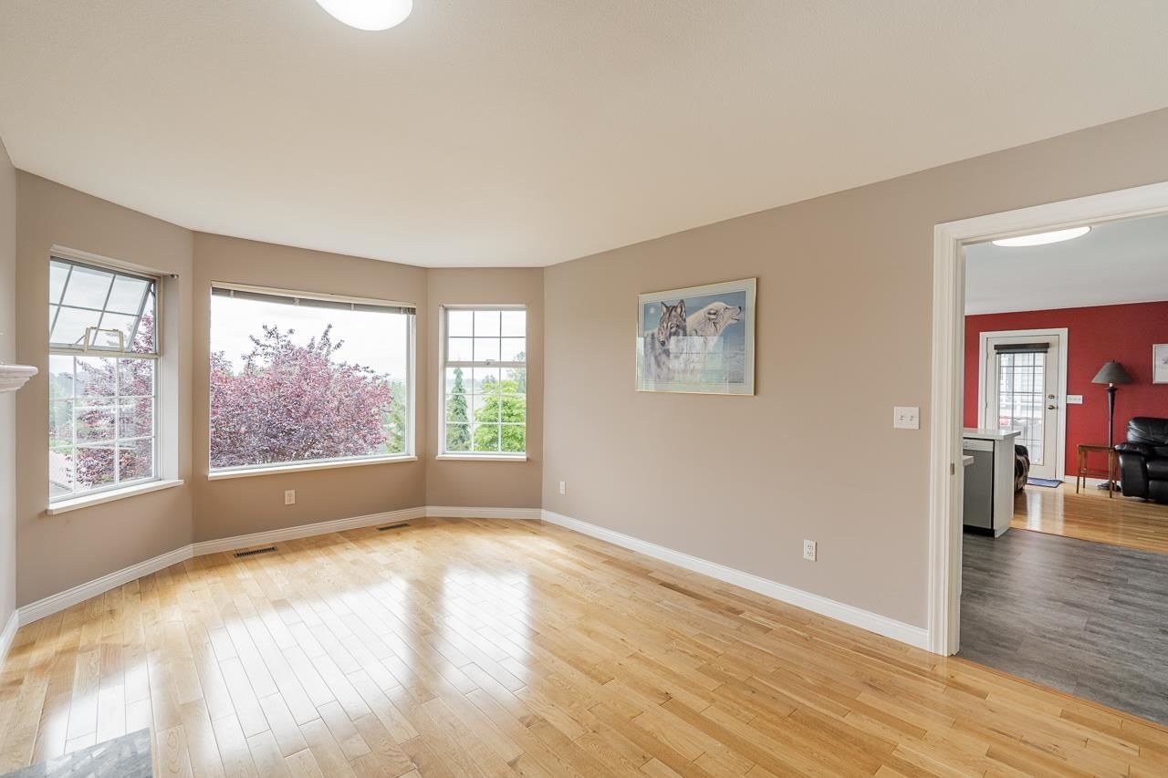 Listing Image 17
