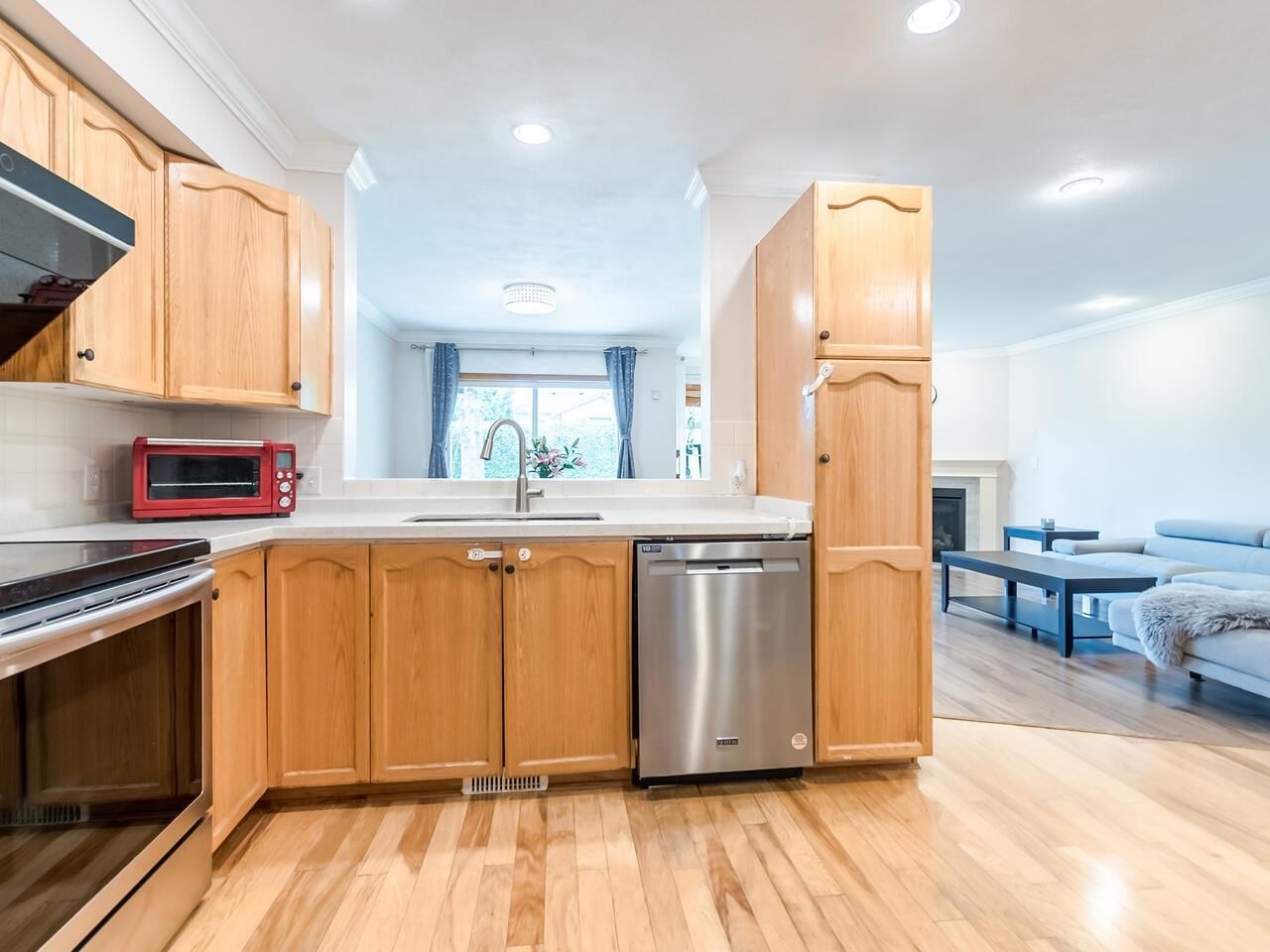Listing Image 8