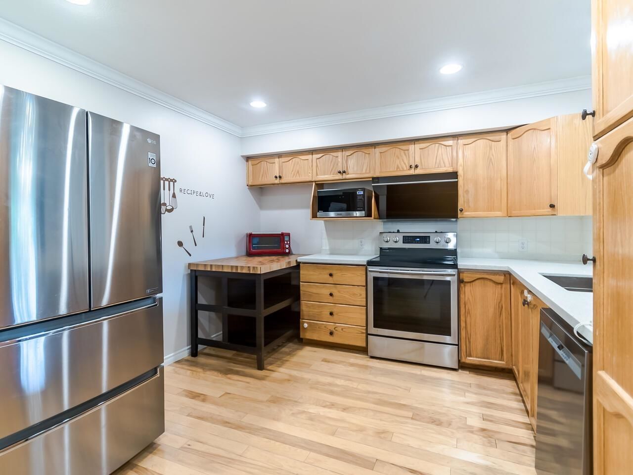 Listing Image 9