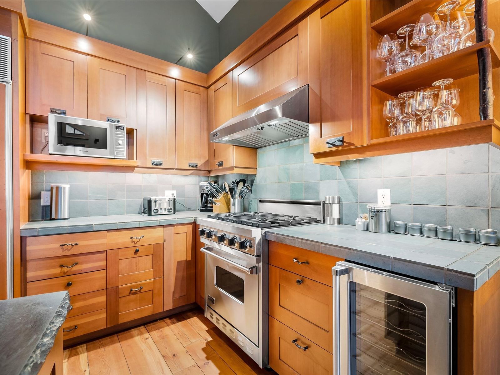 Listing Image 9