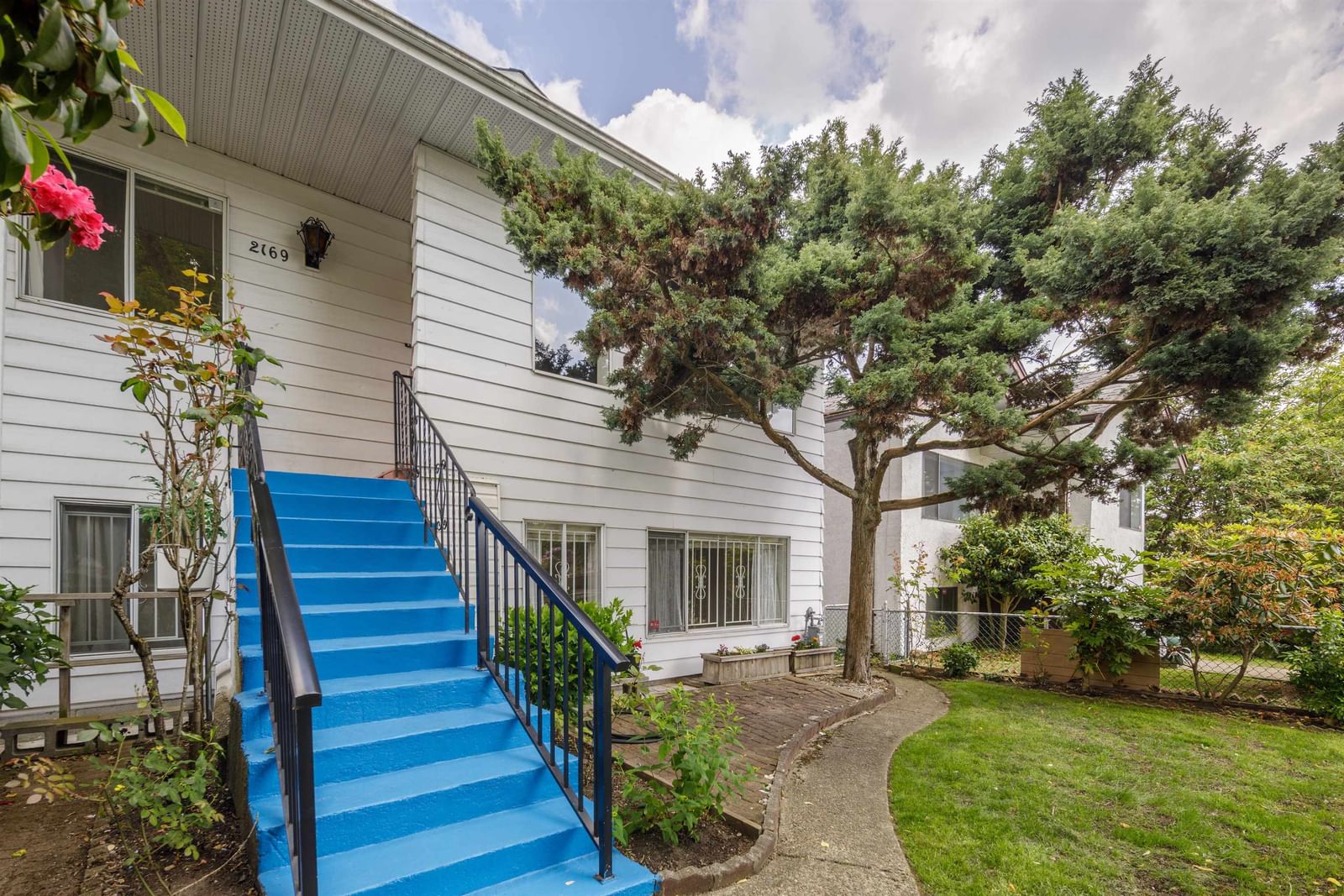 Listing Image 3